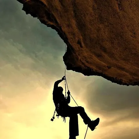 5 Pers Leon Villafane